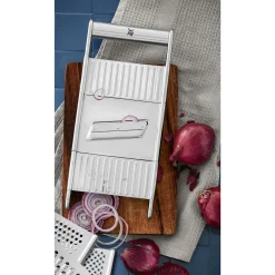 WMF Gourmet Reibe mit vier Einsätzen, 12 x 18cm| Küchenutensilien